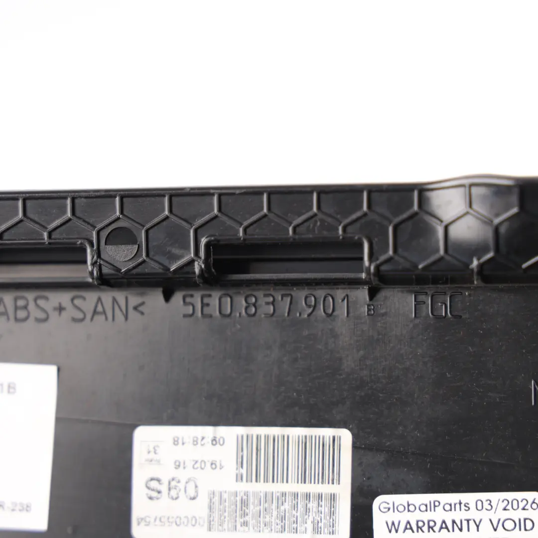 MK3 Rivestimento Telaio Finestrino Montante B Anteriore Sinistro per Skoda Octavia con numero di parte 5E0837901B Skoda Octavia MK3 Rivestimento Telaio Finestrino Montante B Anteriore Sinistro - SKU 5E0837901B - Numero di parte 5E0837901B