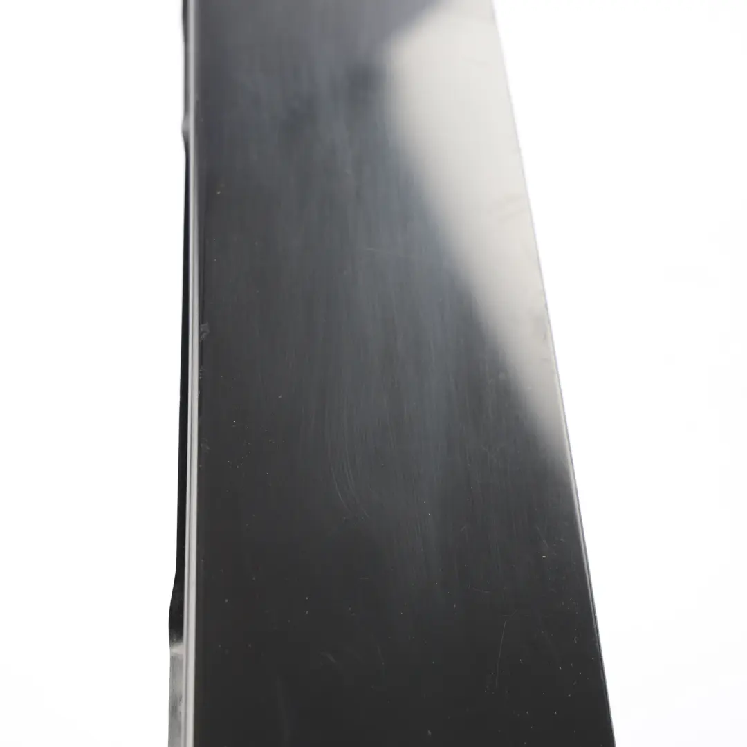 Skoda Octavia MK3 Marco Ventana Pilar B Moldura Puerta Delantero Izquierdo - SKU 5E0837901B - Número de pieza 5E0837901B