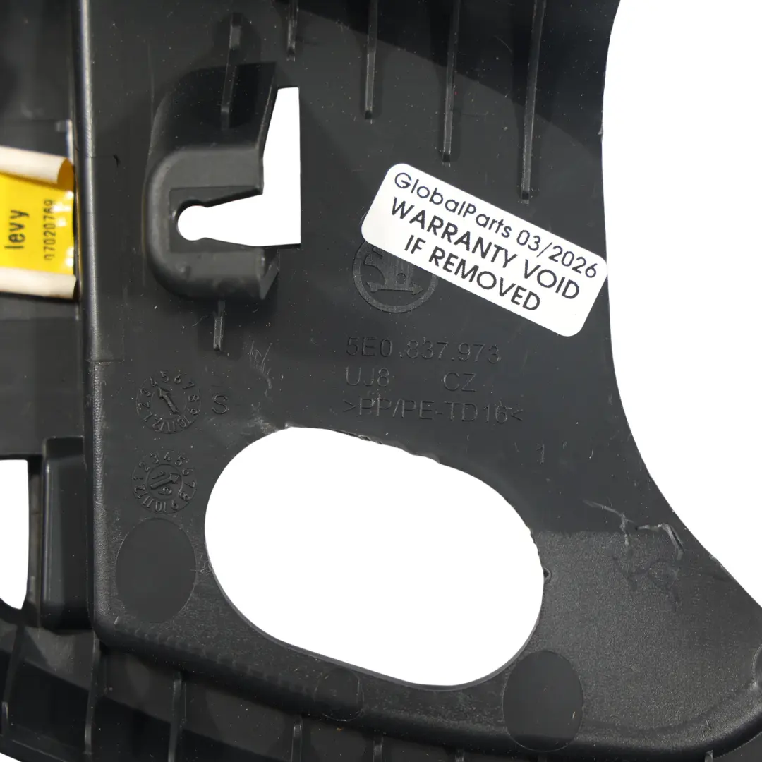 MK3 Vordertür Dreieck Verkleidung Hochtöner Links für Skoda Octavia 5E mit Teilenummer 5E0837973 Skoda Octavia 5E MK3 Vordertür Dreieck Verkleidung Hochtöner Links - SKU 5E0837973 - Teilenummer 5E0837973