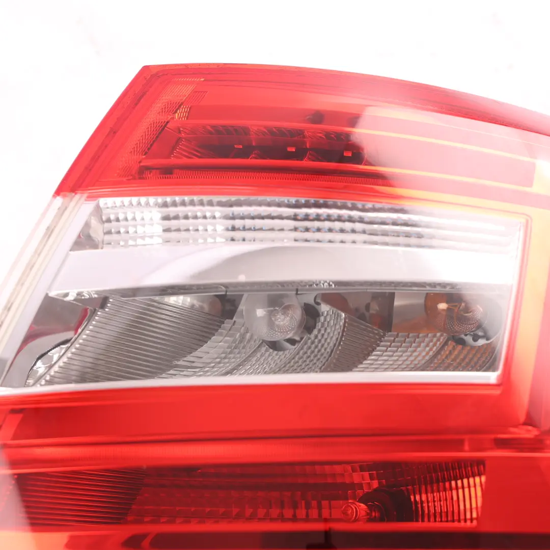 Skoda Octavia Mk3 Saloon Rear Tail Light Lamp Right O/S - SKU 5E5945096B - Part number 5E5945096B
