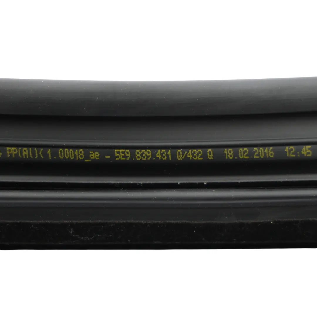 MK3 Guarnizione Porta Posteriore Sinistra per Skoda Octavia 5E con numero di parte 5E9839431Q Skoda Octavia 5E MK3 Guarnizione Porta Posteriore Sinistra - SKU 5E9839431Q - Numero di parte 5E9839431Q