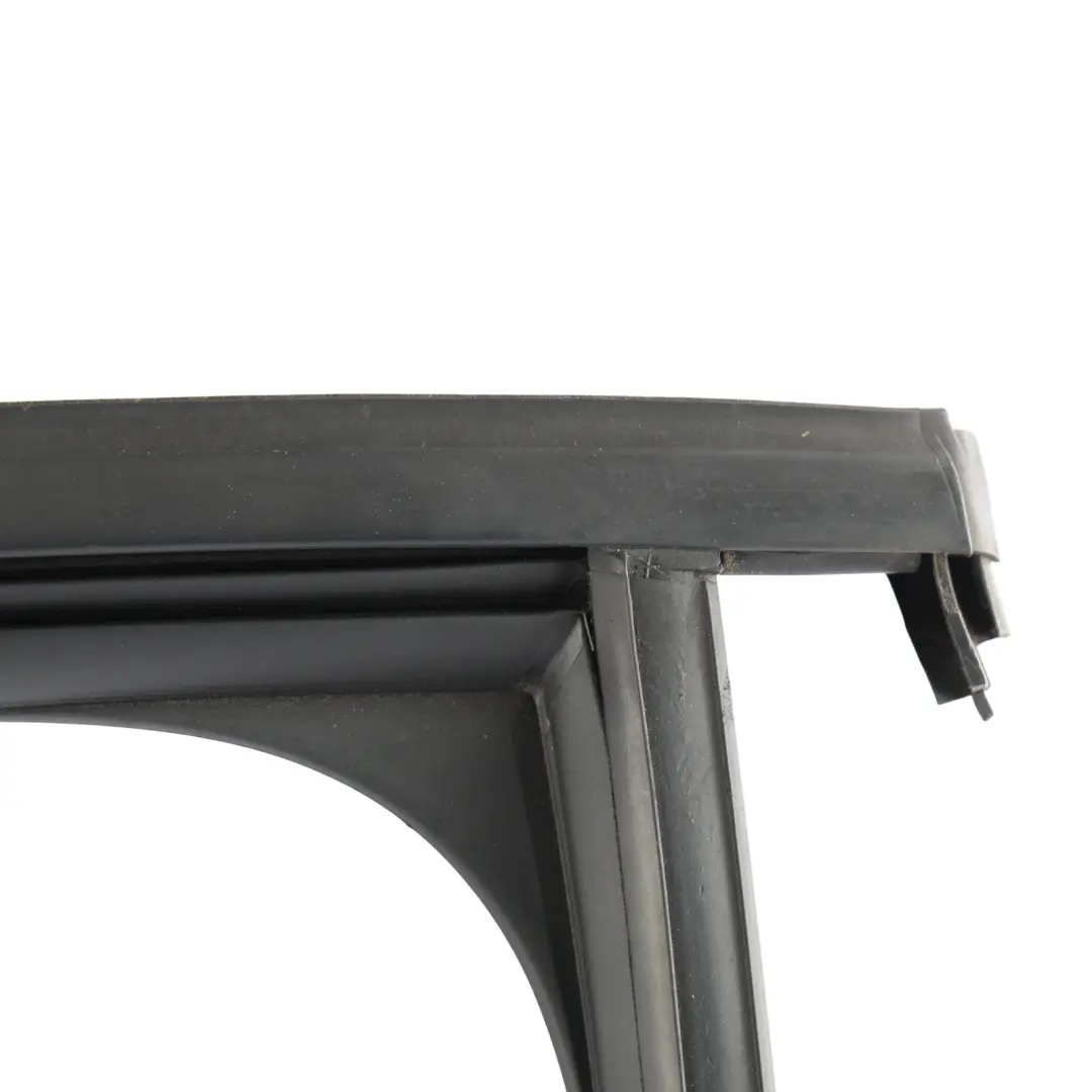 Guía Ventana Trasera Junta Derecho para Skoda Octavia 5E Marco con número de pieza 5E9839432Q Skoda Octavia 5E Marco Guía Ventana Trasera Junta Derecho - SKU 5E9839432Q - Número de pieza 5E9839432Q