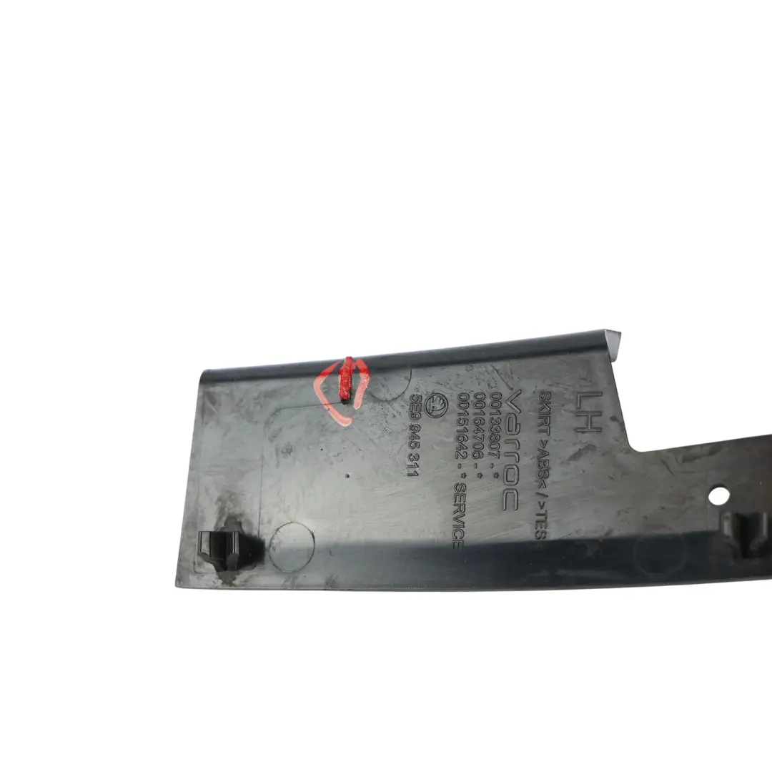 MK3 Panel Moldura Piloto Trasero Izquierdo para Skoda Octavia con número de pieza 5E9945311 Skoda Octavia MK3 Panel Moldura Piloto Trasero Izquierdo - SKU 5E9945311 - Número de pieza 5E9945311