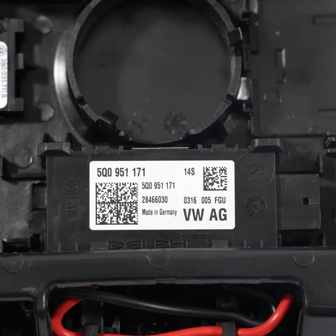 Seat Leon MK3 5F Plafoniera Luce Cortesia Pannello Interno - SKU 5F0947105AJ - Numero di parte 5F0947105AJ