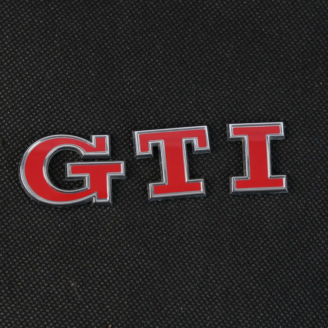 Volkswagen Golf GTI 5G Tylny Emblemat Napis GTI - SKU 5G0853675AC - Numer Części 5G0853675AC