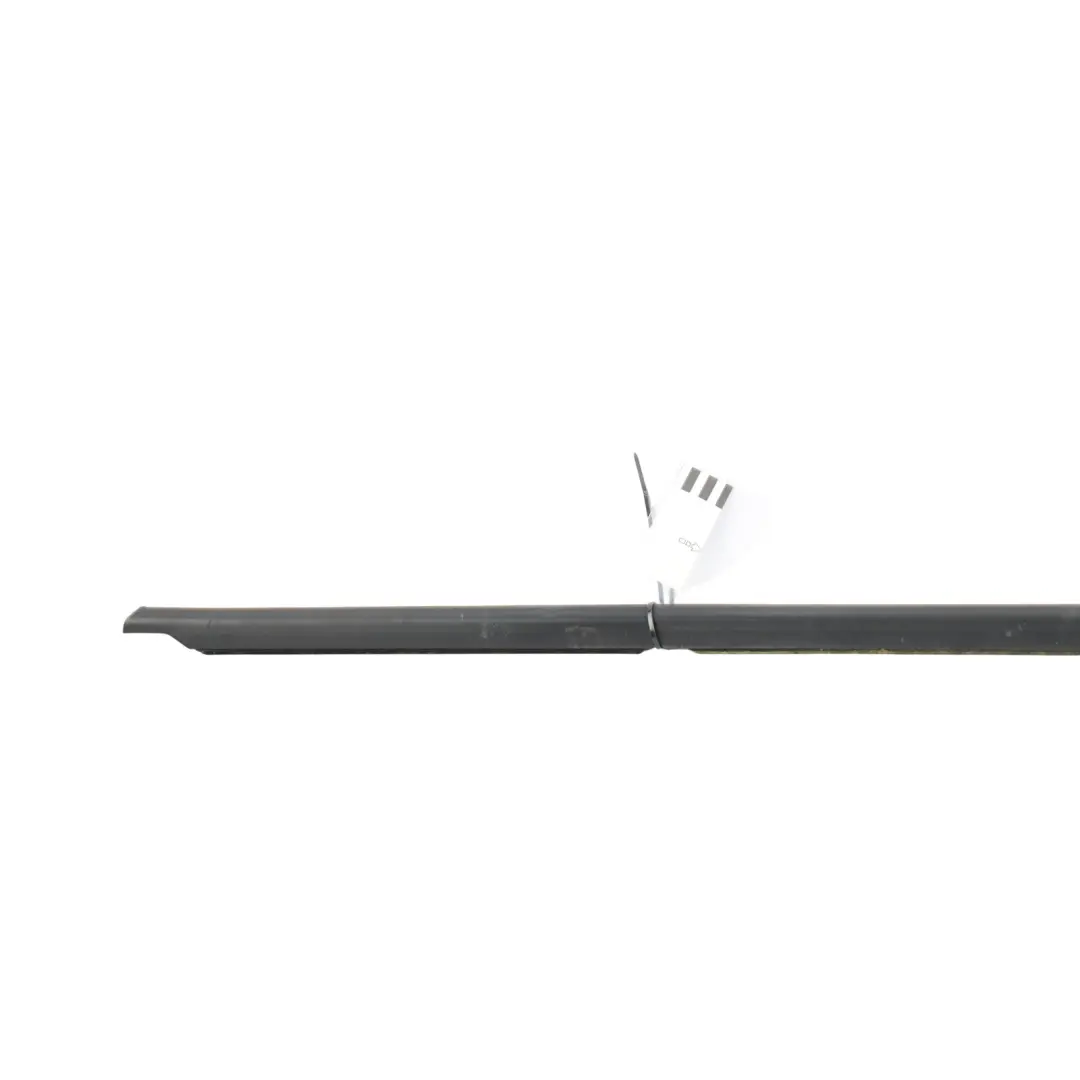 Baguette Vitre Porte Arrière Gauche pour Volkswagen Golf CD1 à propos du numéro de pièce 5H4839477A Volkswagen Golf CD1 Baguette Vitre Porte Arrière Gauche - SKU 5H4839477A - Numéro de pièce 5H4839477A