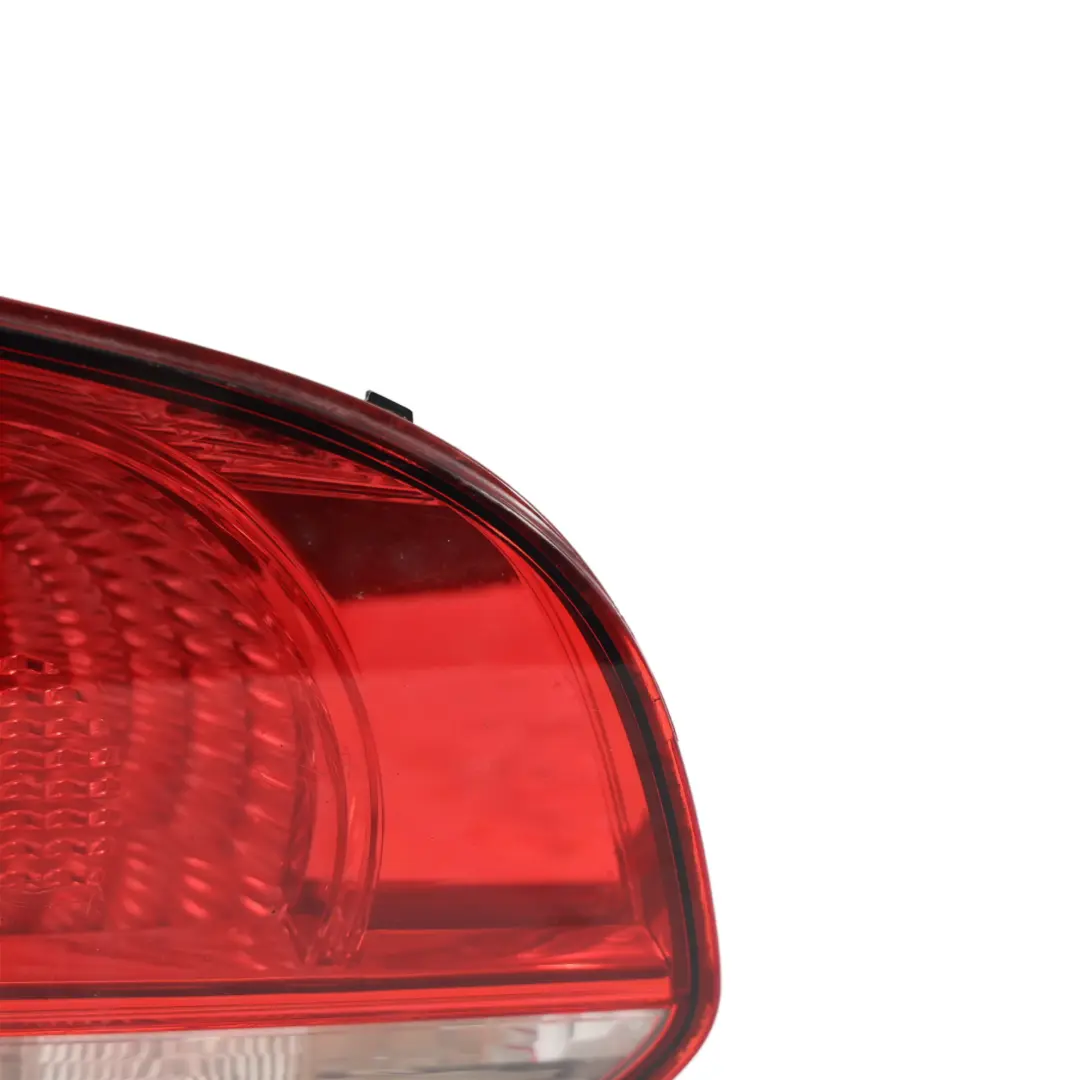 Volkswagen Golf 5K Luz Trasera HELLA Interior Izquierda - SKU 5K0945093AC - Número de pieza 5K0945093AC