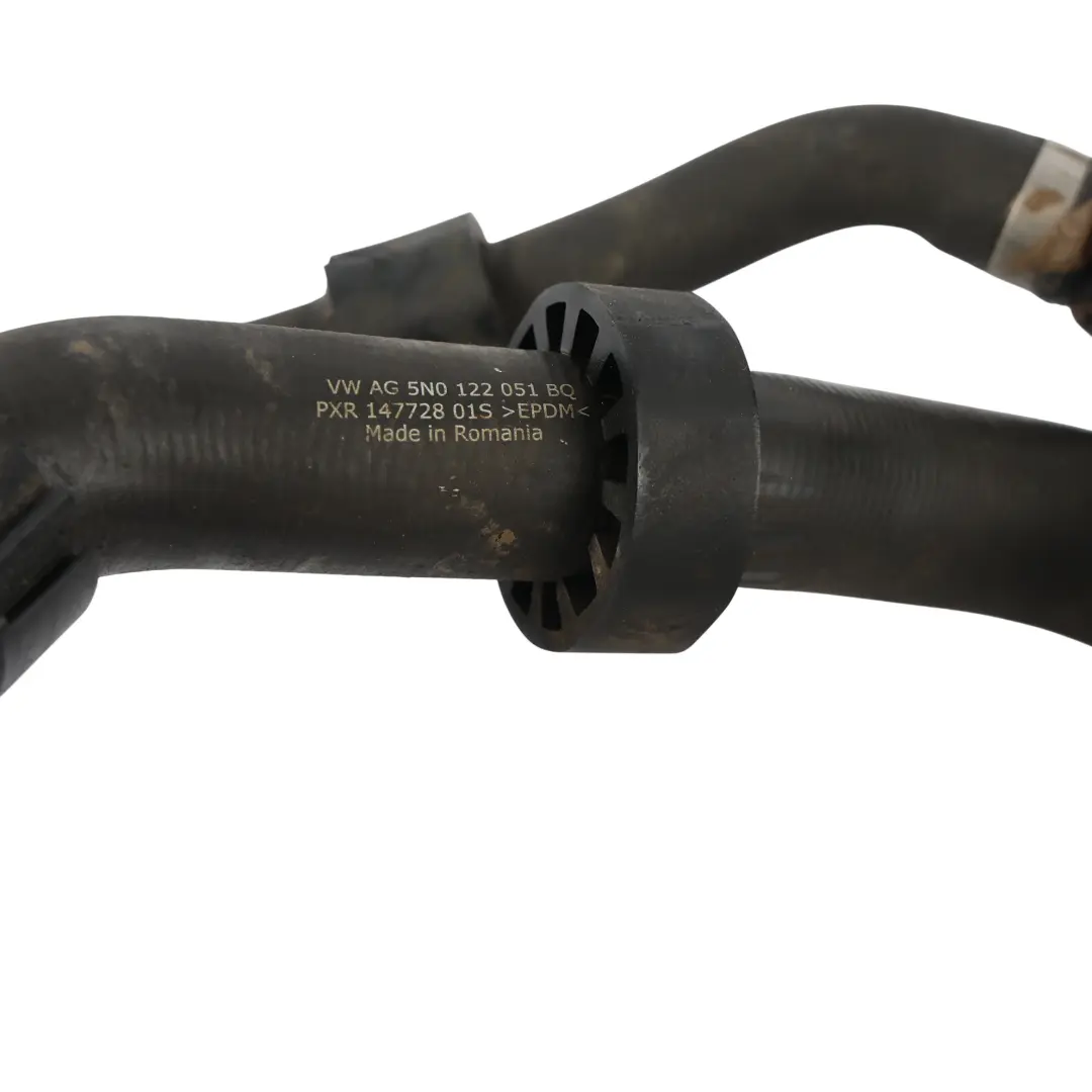 Wąż Przewód Układu Chłodzenia do Volkswagen Tiguan 5N o numerze 5N0122051BQ Volkswagen Tiguan 5N Wąż Przewód Układu Chłodzenia - SKU 5N0122051BQ - Numer Części 5N0122051BQ