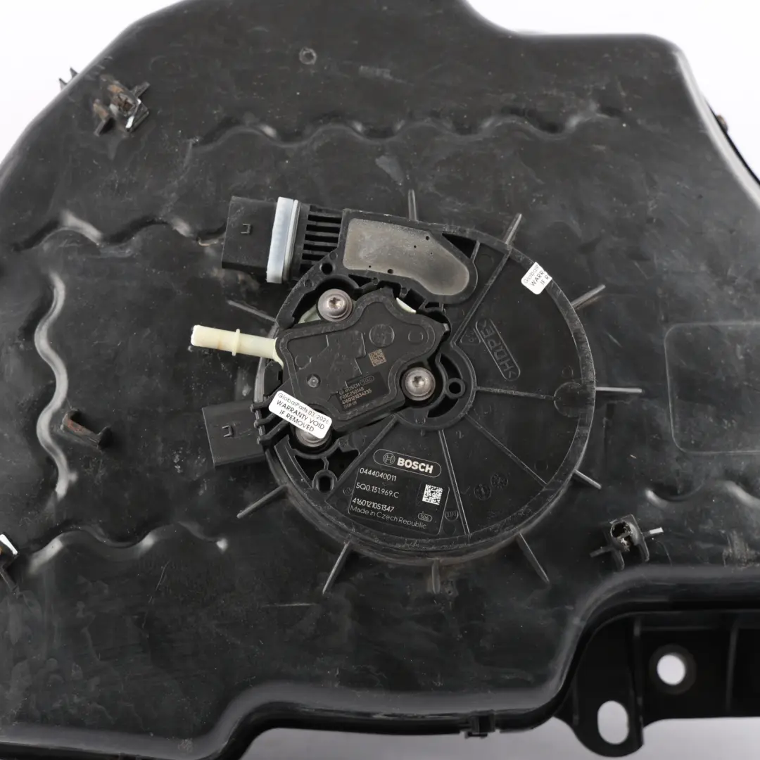 MK1 Depósito AdBlue SCR 2.0 TDI para Volkswagen Tiguan 5N con número de pieza 5N0131877A Volkswagen Tiguan 5N MK1 Depósito AdBlue SCR 2.0 TDI - SKU 5N0131877A - Número de pieza 5N0131877A