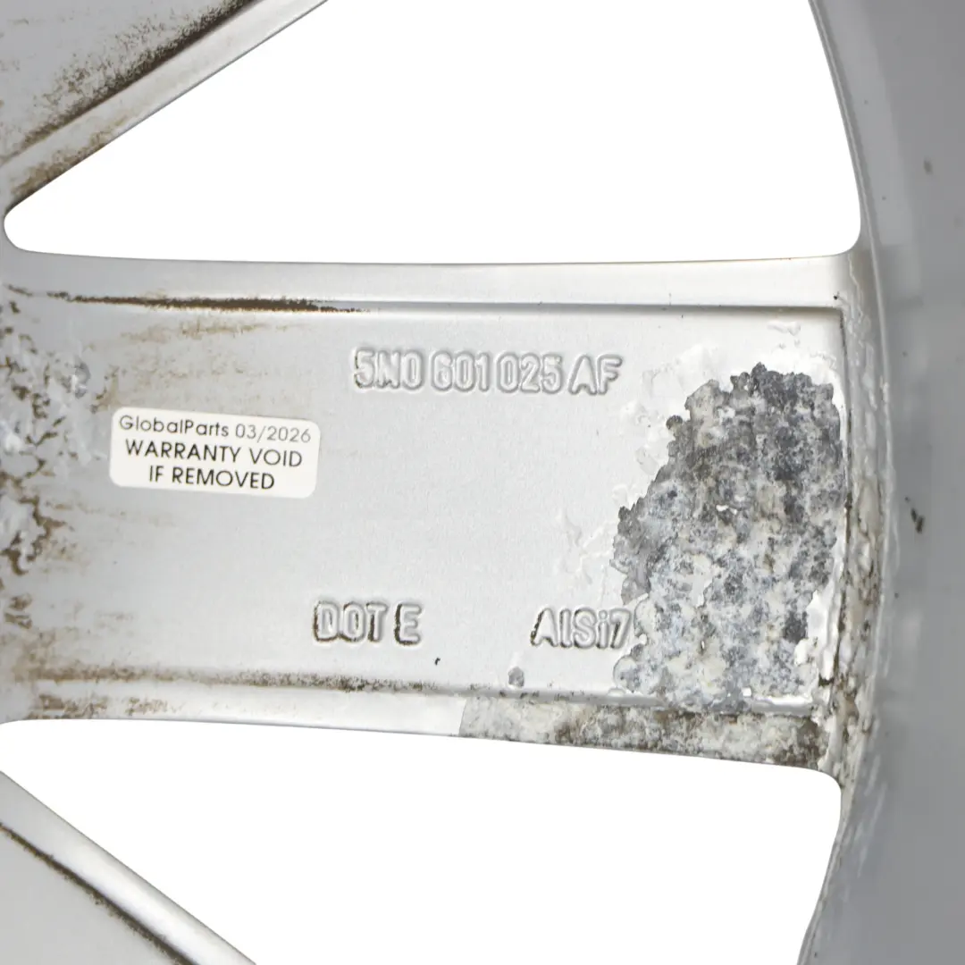 Silber Alu Felge 18" ET:43 7J Speiche New York für Volkswagen Tiguan 5N mit Teilenummer 5N0601025AF Volkswagen Tiguan 5N Silber Alu Felge 18" ET:43 7J Speiche New York - SKU 5N0601025AF-1 - Teilenummer 5N0601025AF