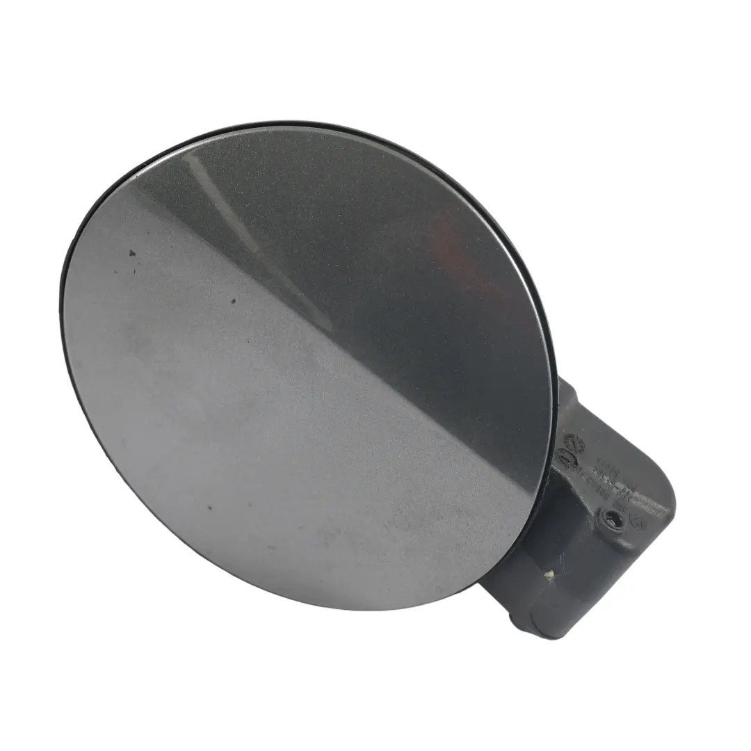 Tankdeckel Klappe Abdeckung Pfeffergrau D7R für Volkswagen Tiguan 5N mit Teilenummer 5N0809857D Volkswagen Tiguan 5N Tankdeckel Klappe Abdeckung Pfeffergrau D7R - SKU 5N0809857D-PEG - Teilenummer 5N0809857D