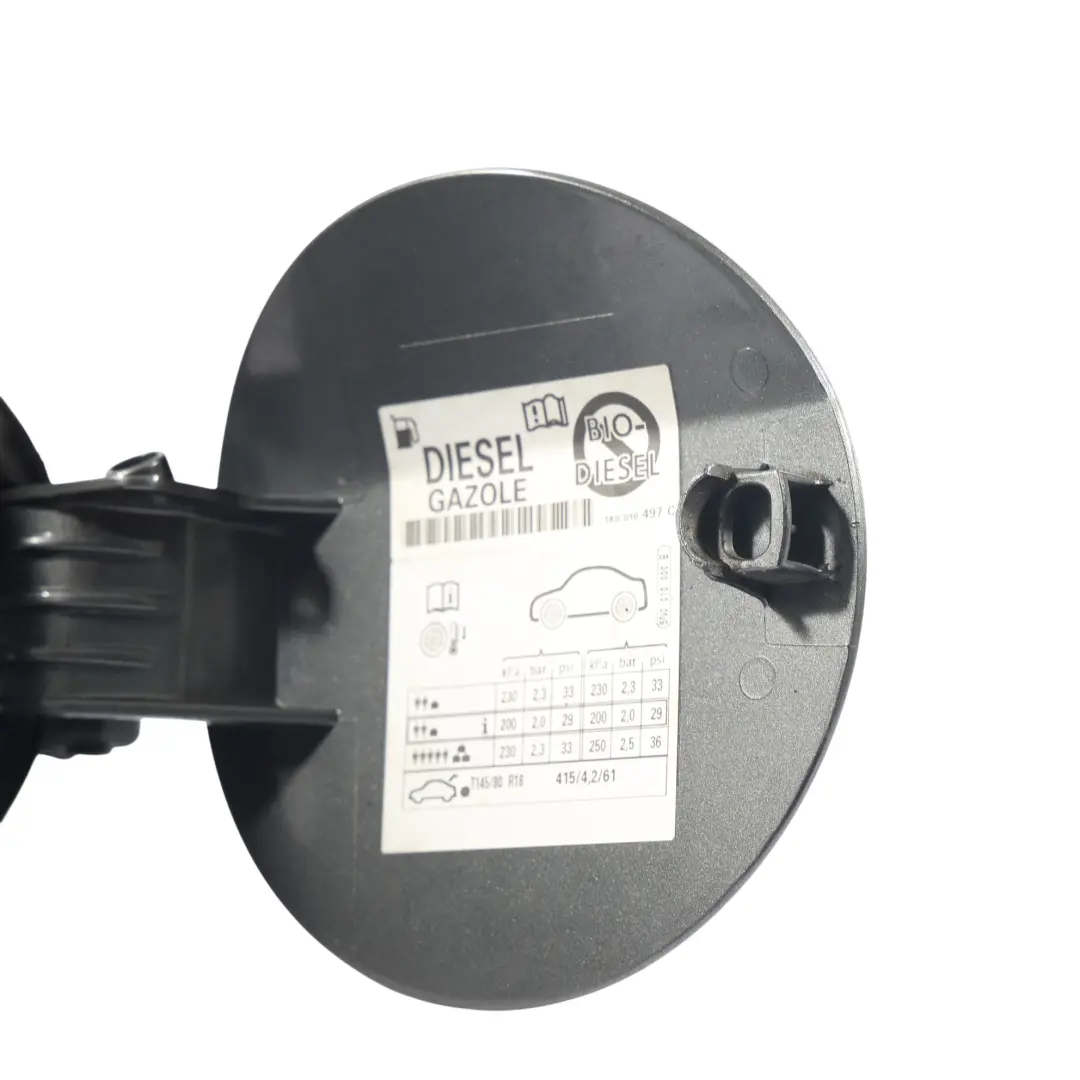 Tapa Combustible Gris Pimienta D7R para Volkswagen Tiguan 5N con número de pieza 5N0809857D Volkswagen Tiguan 5N Tapa Combustible Gris Pimienta D7R - SKU 5N0809857D-PEG - Número de pieza 5N0809857D