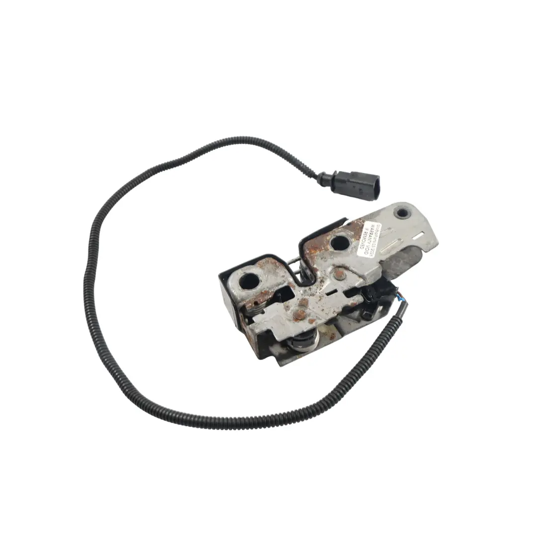 Volkswagen Tiguan 5N Zamek Maski Przedni - SKU 5N0823509B - Numer Części 5N0823509B