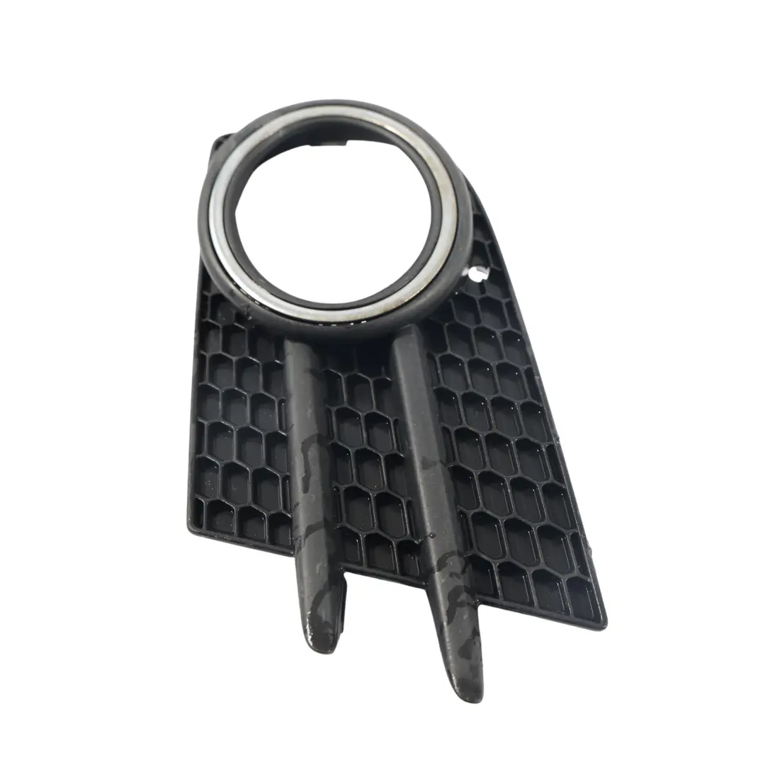 Kratka Halogenu Czarno Chromowana Lewa do Volkswagen Tiguan 5N o numerze 5N0853665H Volkswagen Tiguan 5N Kratka Halogenu Czarno Chromowana Lewa - SKU 5N0853665H - Numer Części 5N0853665H