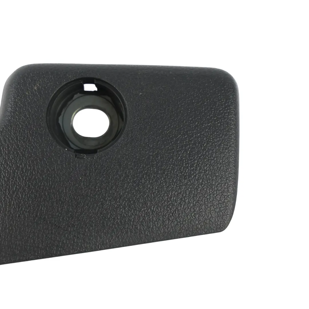 Tylna Prawa Osłona Szyny Fotela do Volkswagen Tiguan 5N o numerze 5N0885246 Volkswagen Tiguan 5N Tylna Prawa Osłona Szyny Fotela - SKU 5N0885246 - Numer Części 5N0885246