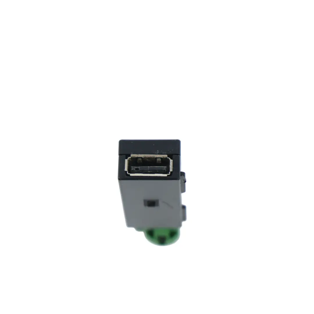 Volkswagen Passat B8 Skoda Superb MK3 Fabia MK3 Port USB Connecteur - SKU 5Q0035726E-1 - Numéro de pièce 5Q0035726E