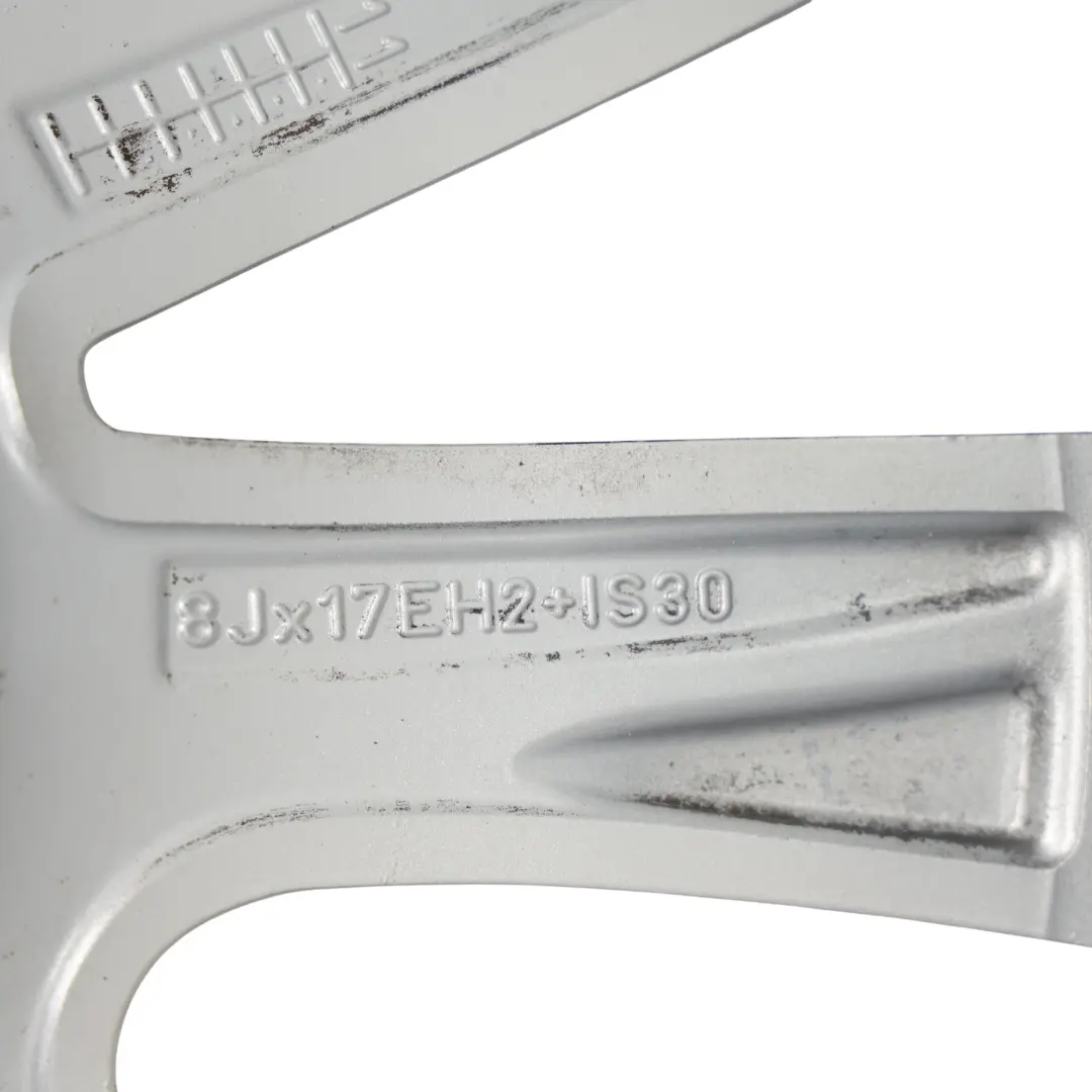 Felga Aluminiowa Srebrna 17" 8J ET:30 do BMW F10 F11 F12 o numerze 6780720 BMW F10 F11 F12 Felga Aluminiowa Srebrna 17" 8J ET:30 - SKU 6780720-3 - Numer Części 6780720