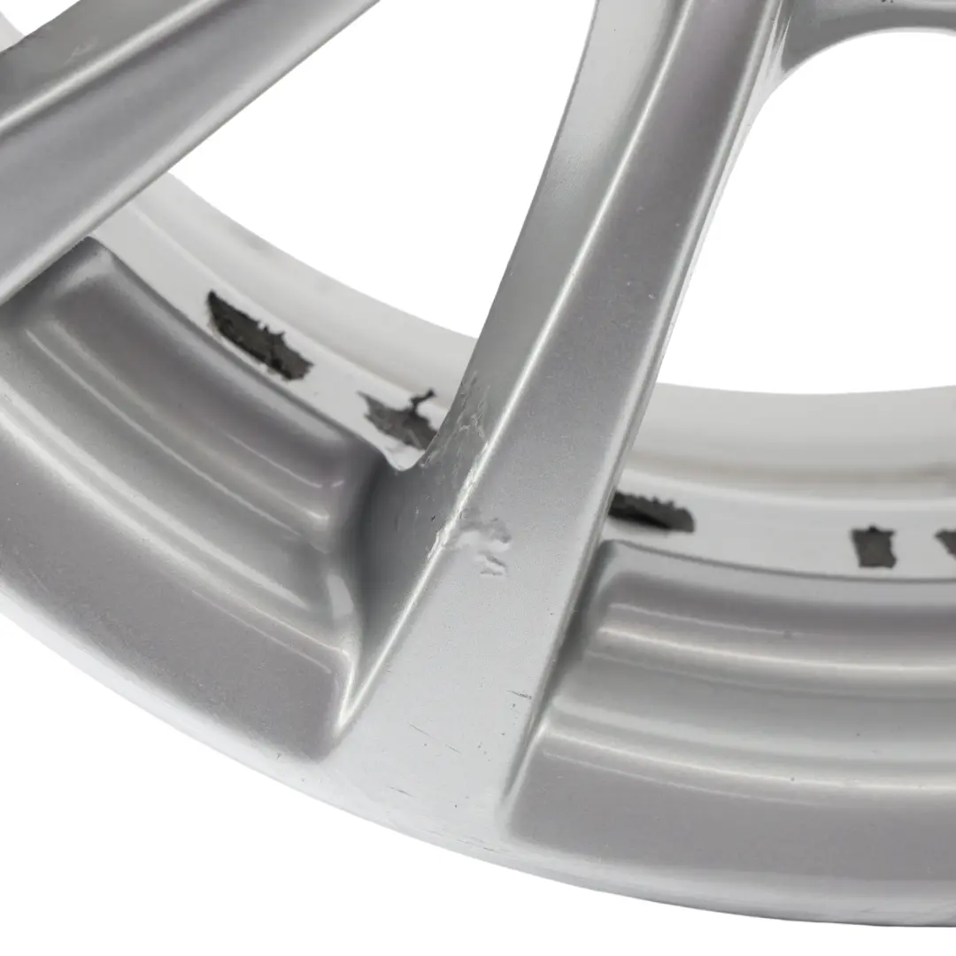 Cerchio Lega Argento 16" 7J ET:31 V-spoke 390 per BMW F30 F31 F36 con numero di parte 6796236 BMW F30 F31 F36 Cerchio Lega Argento 16" 7J ET:31 V-spoke 390 - SKU 6796236-1 - Numero di parte 6796236