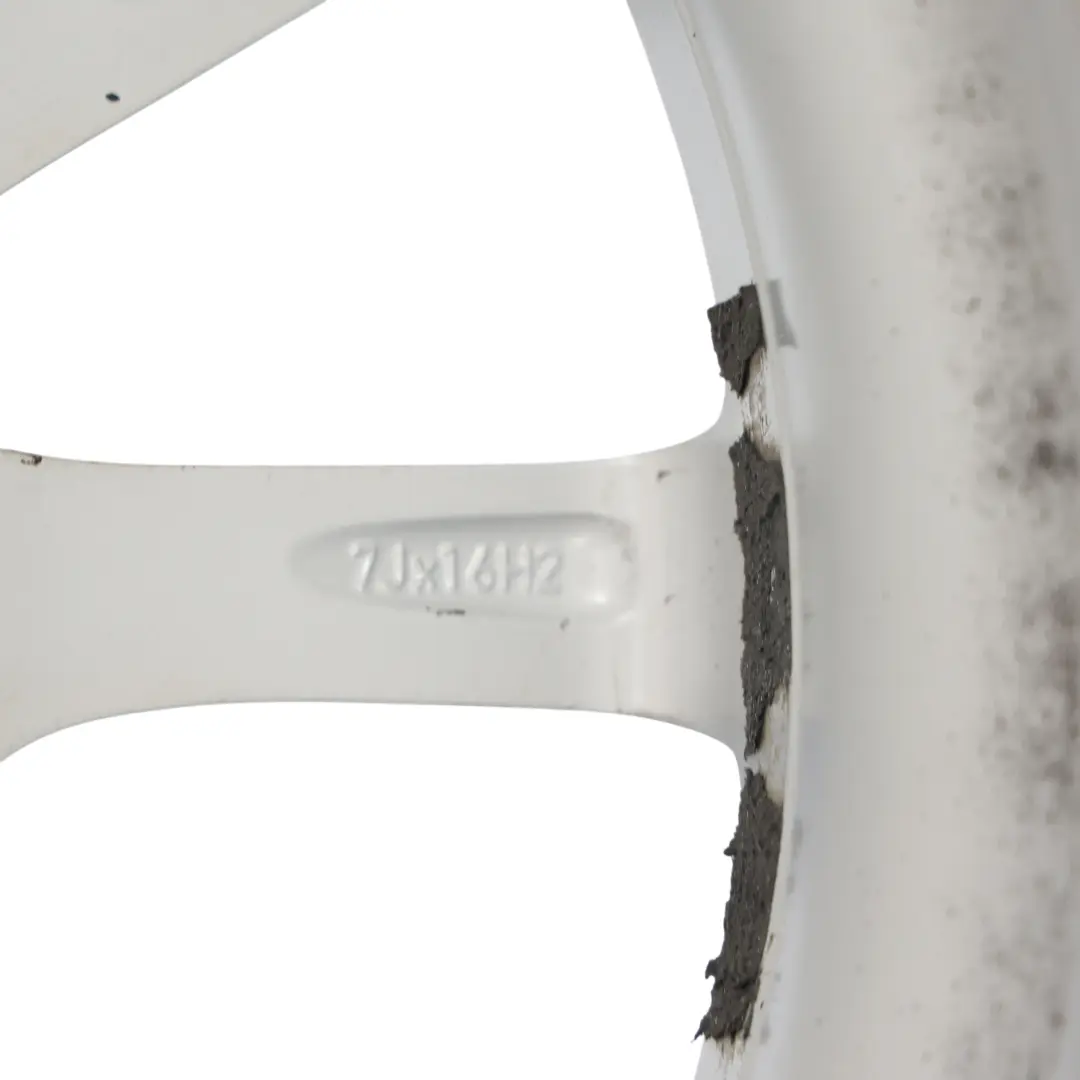 Cerchio in lega argento 16" 7J ET:31 V-spoke 390 per BMW F30 F31 F36 con numero di parte 6796236 BMW F30 F31 F36 Cerchio in lega argento 16" 7J ET:31 V-spoke 390 - SKU 6796236 - Numero di parte 6796236