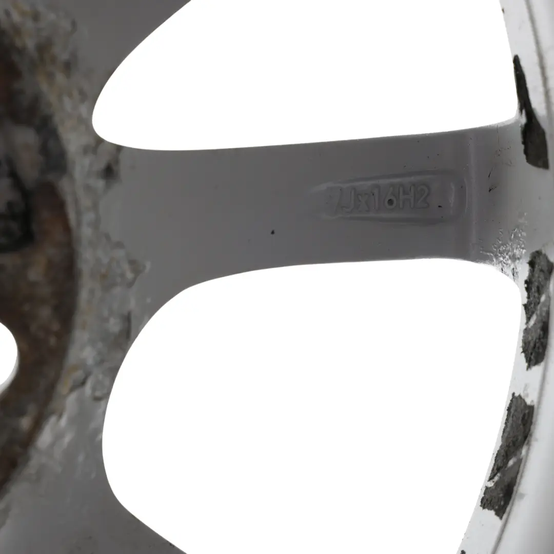 Cerchio in lega argento 16" 7J ET:31 V-spoke 390 per BMW F30 F31 F36 con numero di parte 6796236 BMW F30 F31 F36 Cerchio in lega argento 16" 7J ET:31 V-spoke 390 - SKU 6796236-2 - Numero di parte 6796236