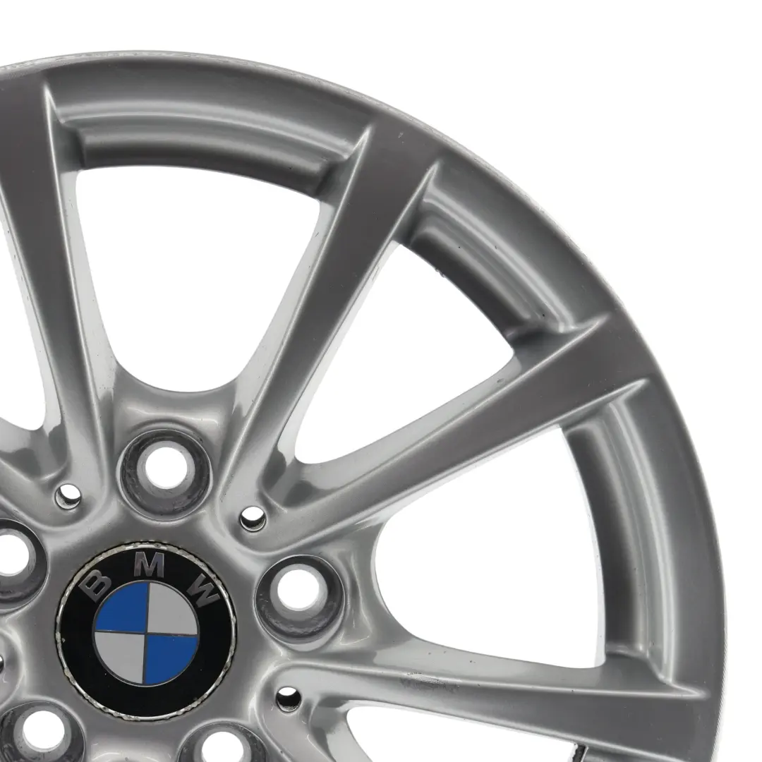 Cerchio in lega argento 16" 7J ET:31 V-spoke 390 per BMW F30 F31 F36 con numero di parte 6796236 BMW F30 F31 F36 Cerchio in lega argento 16" 7J ET:31 V-spoke 390 - SKU 6796236-2 - Numero di parte 6796236