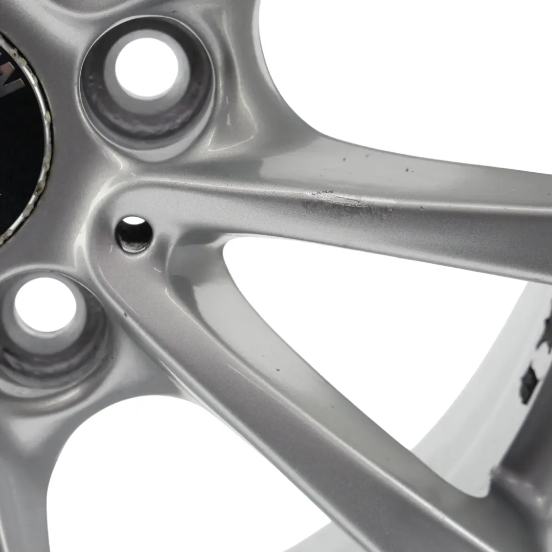 Cerchio in lega argento 16" 7J ET:31 V-spoke 390 per BMW F30 F31 F36 con numero di parte 6796236 BMW F30 F31 F36 Cerchio in lega argento 16" 7J ET:31 V-spoke 390 - SKU 6796236-2 - Numero di parte 6796236