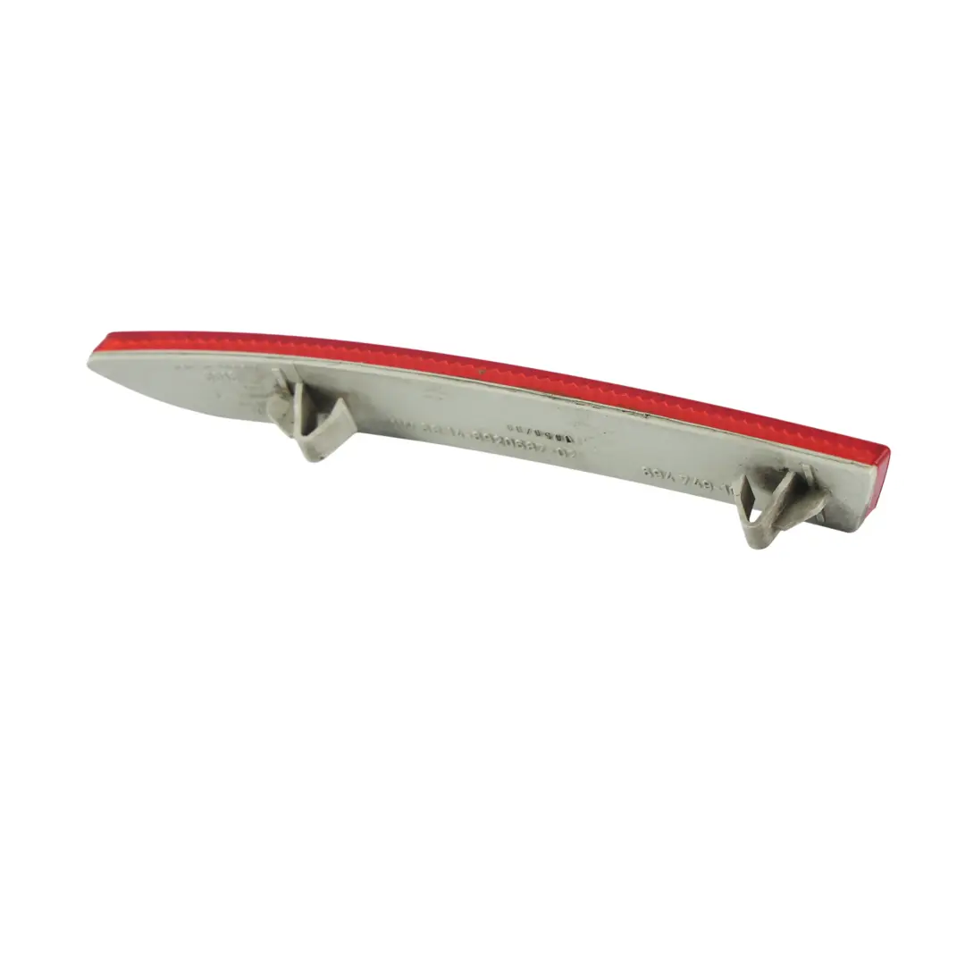 Reflector Parachoques Trasero Izquierdo para BMW E46 con número de pieza 6920687 BMW E46 Reflector Parachoques Trasero Izquierdo - SKU 6920687 - Número de pieza 6920687