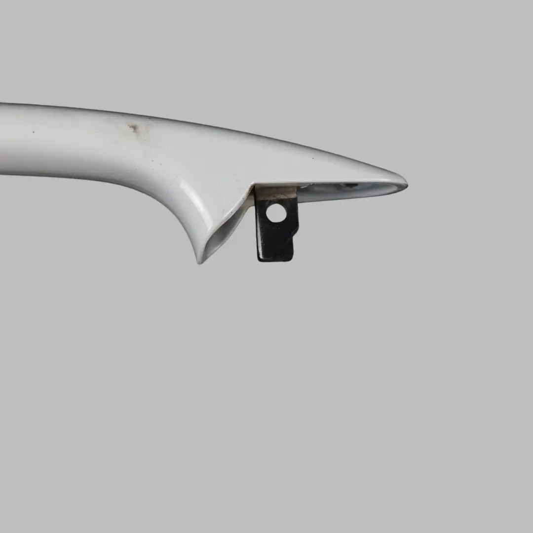 Maniglia Porta Anteriore Posteriore Destro Bianco Alpino 3 - 300 per BMW E60 E61 con numero di parte 0154345 BMW E60 E61 Maniglia Porta Anteriore Posteriore Destro Bianco Alpino 3 - 300 - SKU 0154345-AW - Numero di parte 0154345