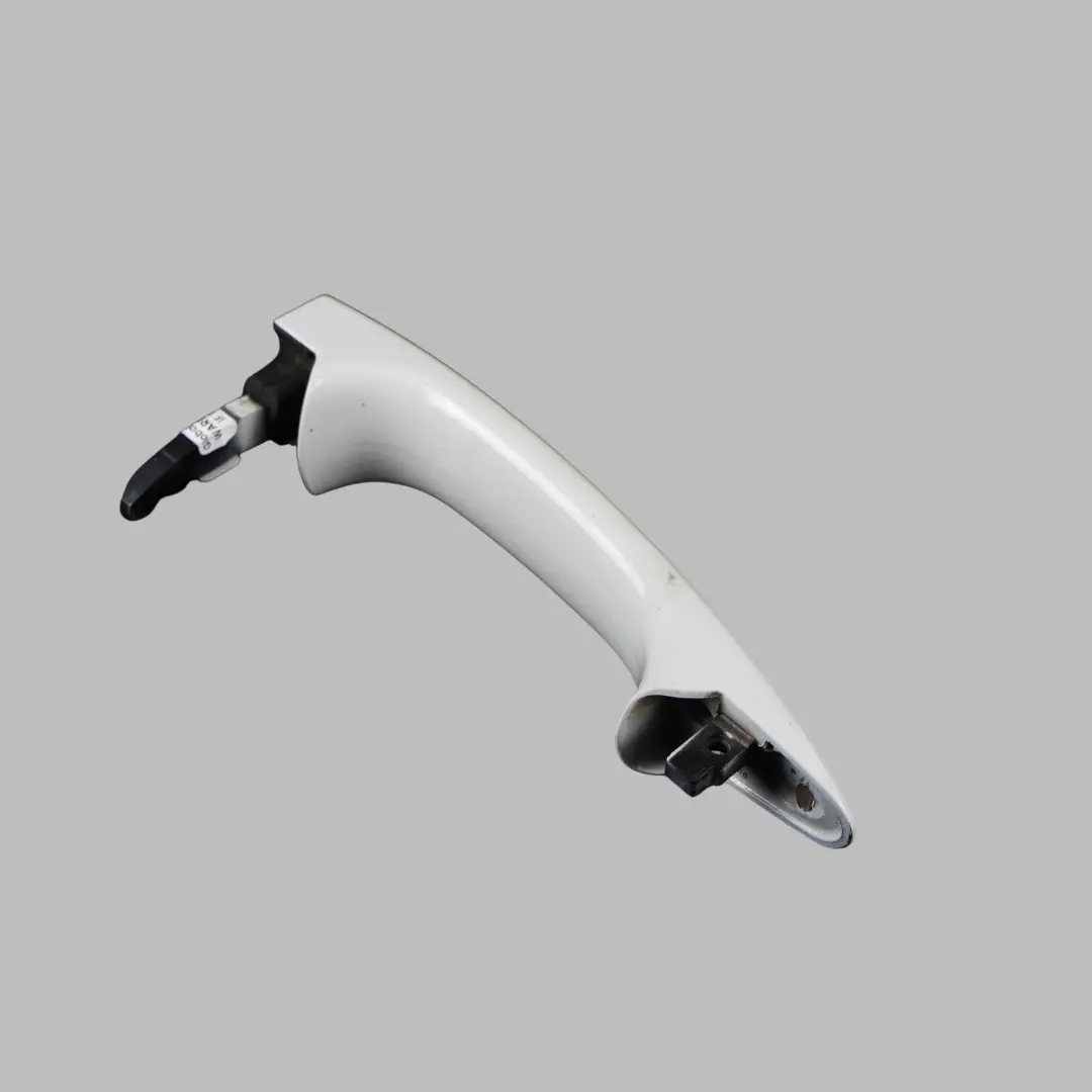 Tirador Puerta Delantero Trasero Derecho Blanco Alpino 3 - 300 para BMW E60 E61 con número de pieza 0154345 BMW E60 E61 Tirador Puerta Delantero Trasero Derecho Blanco Alpino 3 - 300 - SKU 0154345-AW - Número de pieza 0154345