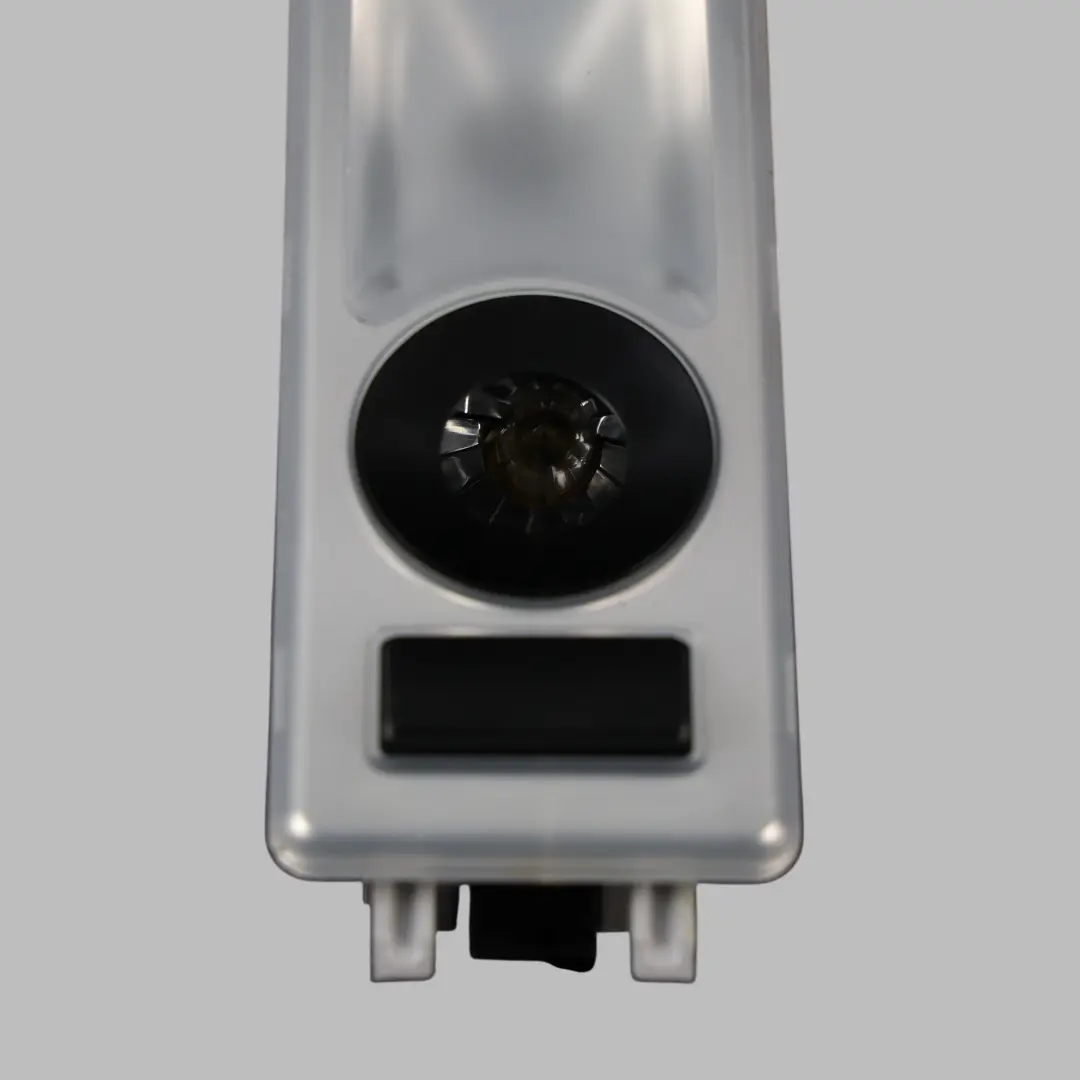 Lampka Oświetlenie Kabiny Lewa Tylna do BMW E61 Touring o numerze 6962007 BMW E61 Touring Lampka Oświetlenie Kabiny Lewa Tylna - SKU 6962007 - Numer Części 6962007