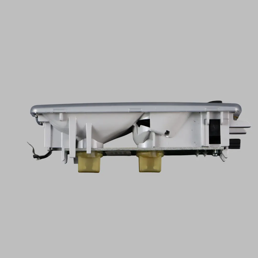 Luce Lettura Interna Posteriore Sinistra per BMW E61 Touring con numero di parte 6962007 BMW E61 Touring Luce Lettura Interna Posteriore Sinistra - SKU 6962007 - Numero di parte 6962007