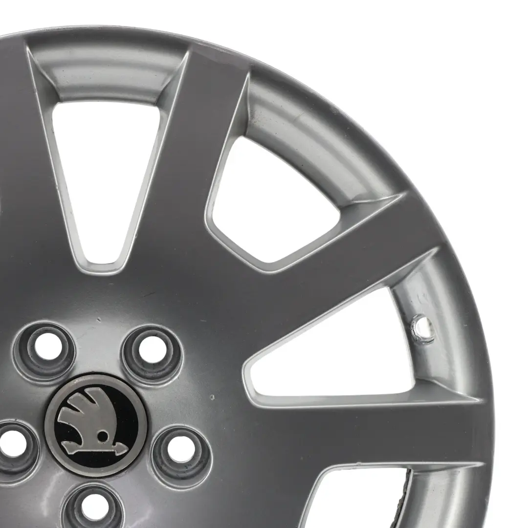 Mk1 6Y VRS Felge Alu Silber 16" 6,5JX16H2 ET:37 für Skoda Fabia mit Teilenummer 6Y0601025M Skoda Fabia Mk1 6Y VRS Felge Alu Silber 16" 6,5JX16H2 ET:37 - SKU 6Y0601025M-1 - Teilenummer 6Y0601025M