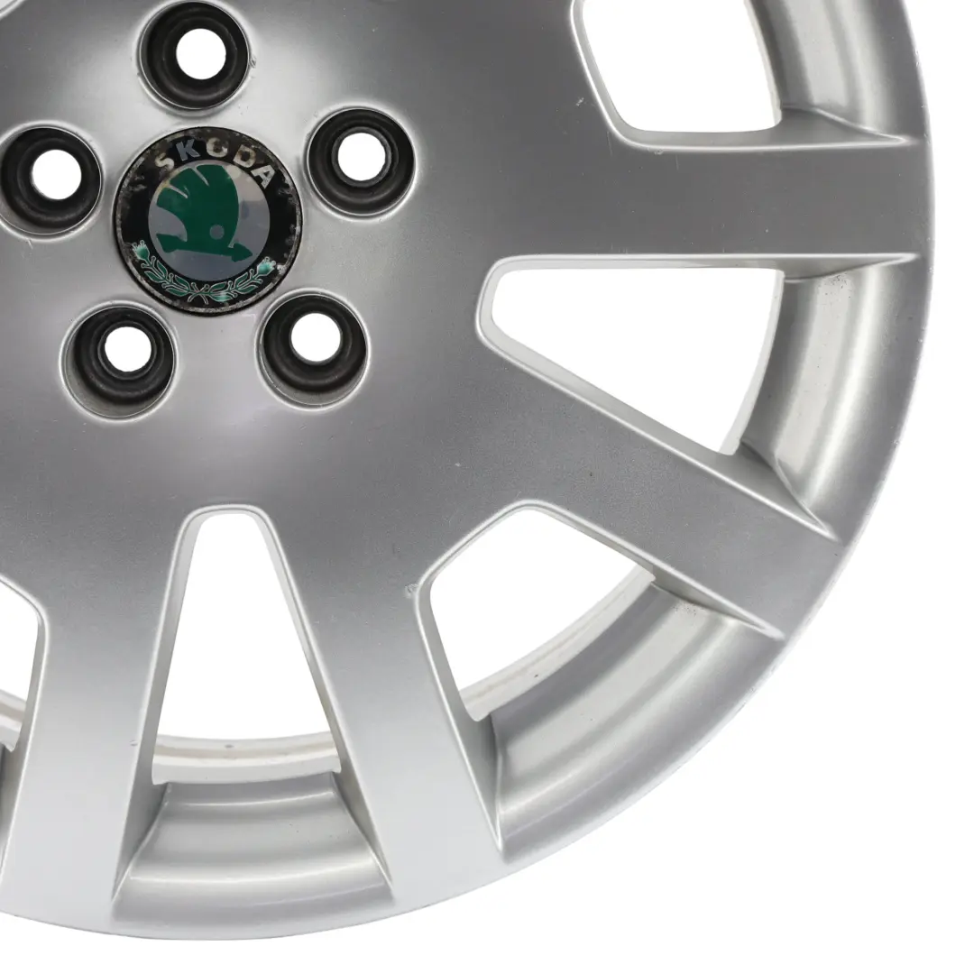 Mk1 6Y VRS Cerchione Lega Argento 16" 6,5JX16H2 ET:37 per Skoda Fabia con numero di parte 6Y0601025M Skoda Fabia Mk1 6Y VRS Cerchione Lega Argento 16" 6,5JX16H2 ET:37 - SKU 6Y0601025M-2 - Numero di parte 6Y0601025M