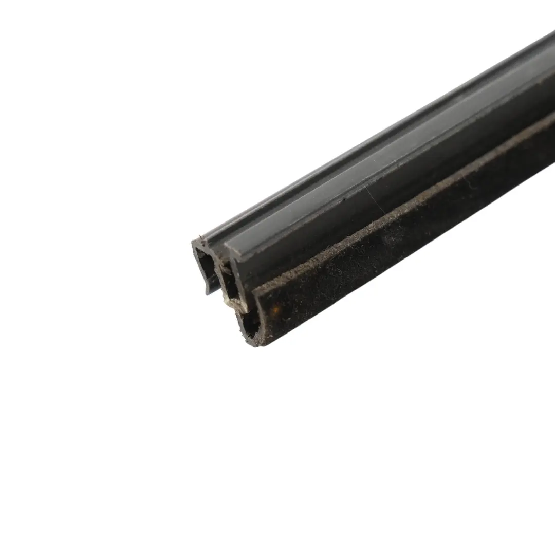 MK1 6Y Tür Fenster Dichtung Hinten Rechts für Skoda Fabia mit Teilenummer 6Y6839472B Skoda Fabia MK1 6Y Tür Fenster Dichtung Hinten Rechts - SKU 6Y6839472B - Teilenummer 6Y6839472B