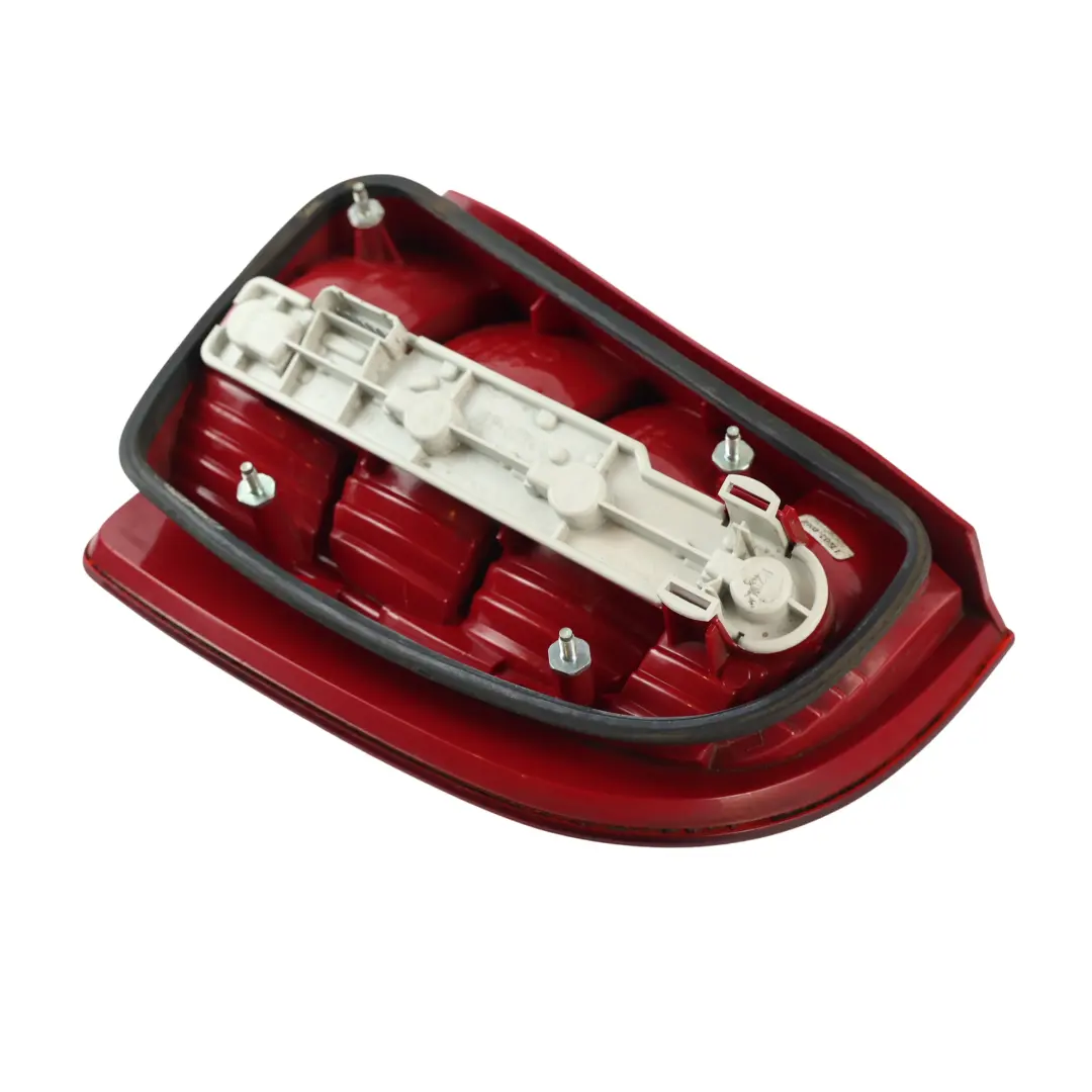 MK1 6Y Fanale Posteriore Esterno Sinistro per Skoda Fabia con numero di parte 6Y6945111C Skoda Fabia MK1 6Y Fanale Posteriore Esterno Sinistro - SKU 6Y6945111C - Numero di parte 6Y6945111C