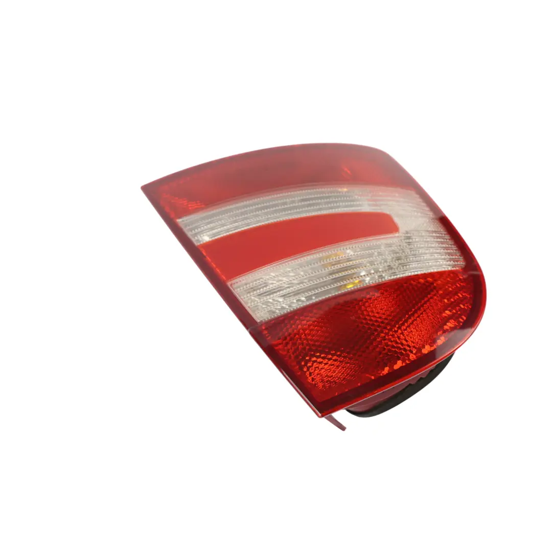 MK1 6Y Fanale Posteriore Esterno Sinistro per Skoda Fabia con numero di parte 6Y6945111C Skoda Fabia MK1 6Y Fanale Posteriore Esterno Sinistro - SKU 6Y6945111C - Numero di parte 6Y6945111C