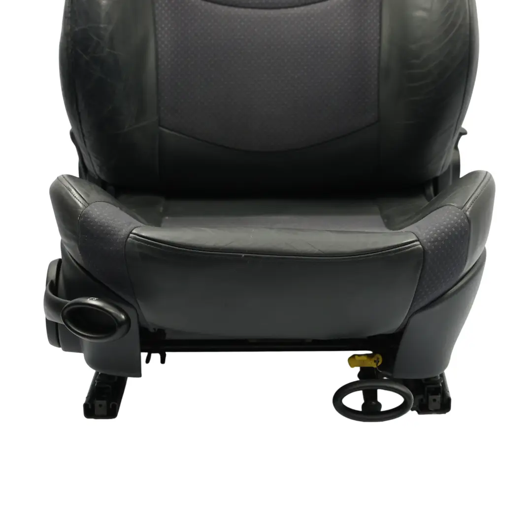 Fotel Przedni Prawy Sport Półskóra Satelitarny do Mini Cooper R50 R53 o numerze 7073004 Mini Cooper R50 R53 Fotel Przedni Prawy Sport Półskóra Satelitarny - SKU 7073004-6 - Numer Części 7073004