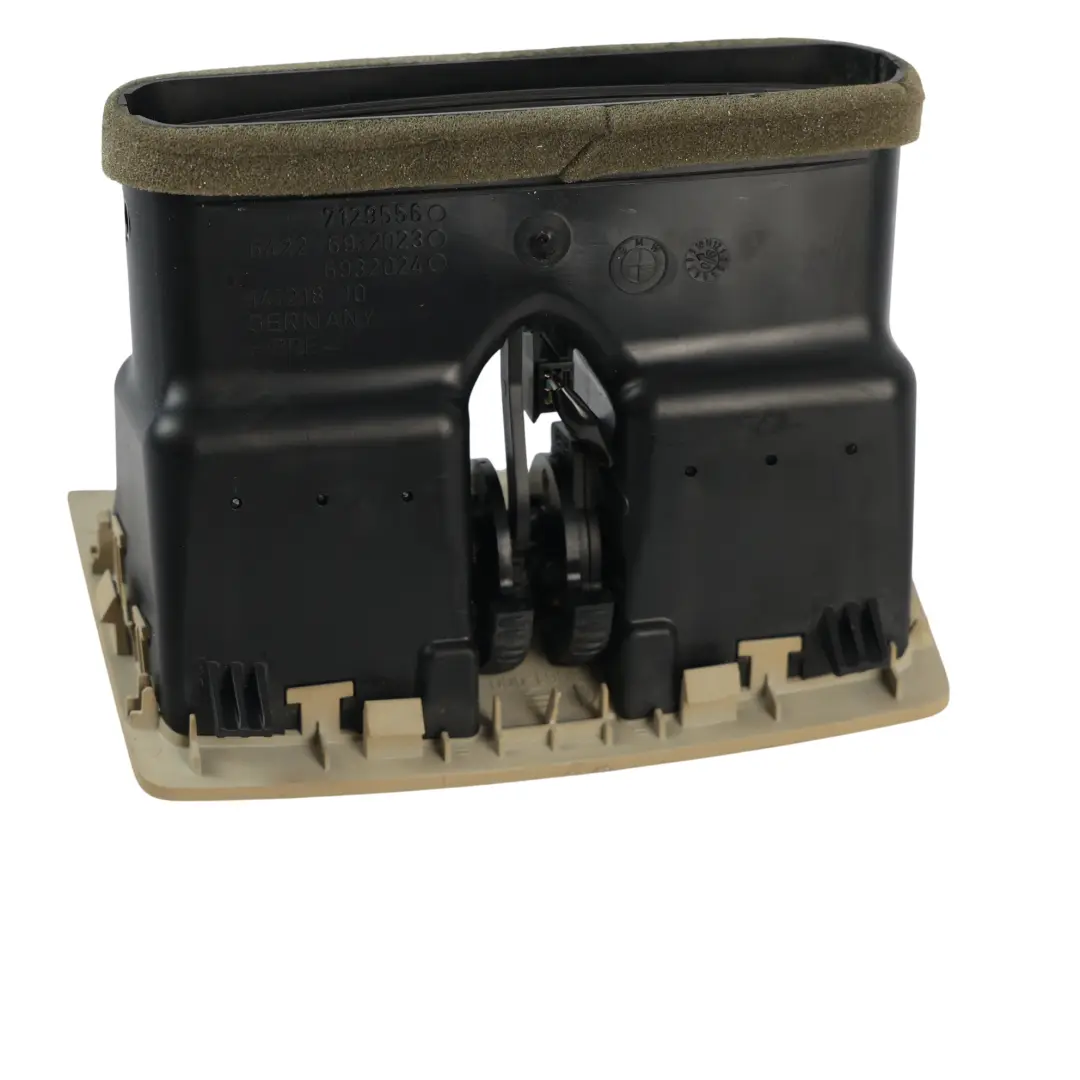 Rejilla Ventilación Consola Central Trasera Beige para BMW E90 E91 con número de pieza 7129556 BMW E90 E91 Rejilla Ventilación Consola Central Trasera Beige - SKU 7129556 - Número de pieza 7129556