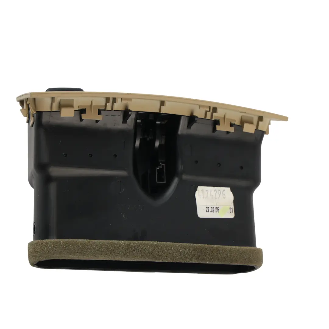 Grille Aération Console Centrale Arrière Beige pour BMW E90 E91 à propos du numéro de pièce 7129556 BMW E90 E91 Grille Aération Console Centrale Arrière Beige - SKU 7129556 - Numéro de pièce 7129556