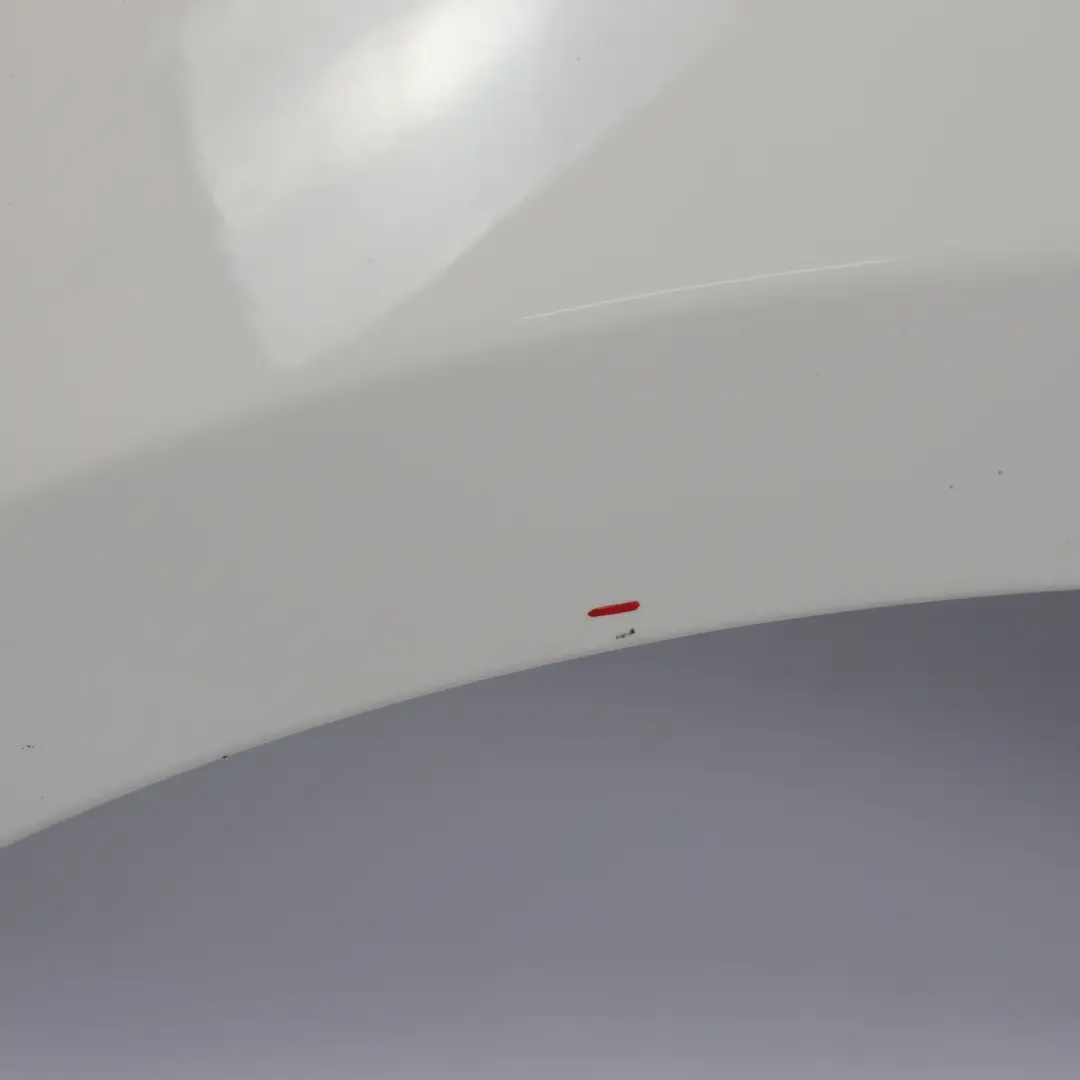 Pannello laterale parafango anteriore sinistro Alpinweiss White 300 per BMW E81 E87 con numero di parte 7133227 BMW E81 E87 Pannello laterale parafango anteriore sinistro Alpinweiss White 300 - SKU 7133227-AW2 - Numero di parte 7133227