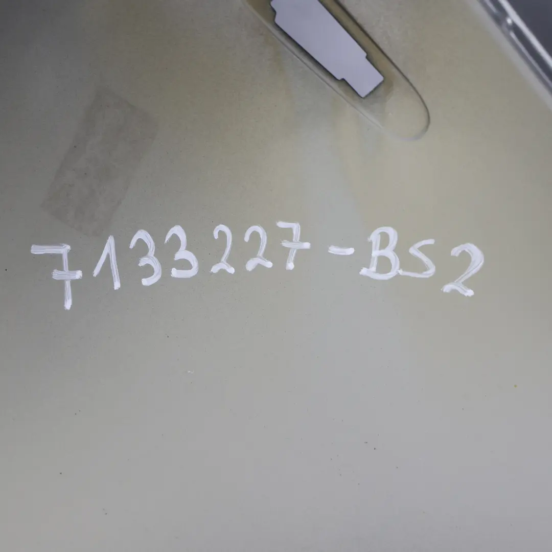 Pannello laterale parafango anteriore sinistro Nero Zaffiro - 475 per BMW E81 E87 con numero di parte 7133227 BMW E81 E87 Pannello laterale parafango anteriore sinistro Nero Zaffiro - 475 - SKU 7133227-BS2 - Numero di parte 7133227