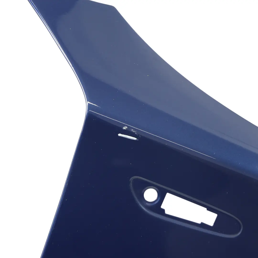 Błotnik Prawy Przedni Le Mans Blau Niebieski - 381 do BMW E81 E87 o numerze 7133228 BMW E81 E87 Błotnik Prawy Przedni Le Mans Blau Niebieski - 381 - SKU 7133228-LMB - Numer Części 7133228