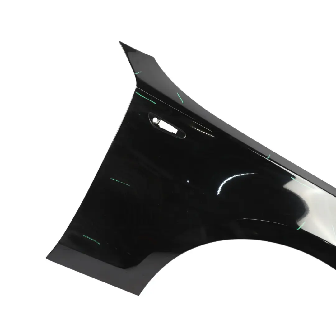 BMW E81 E82 E87 E88 Pannello Laterale Anteriore Destro Parafango Nero 2 - 668 - SKU 7133228-SCH1 - Numero di parte 7133228