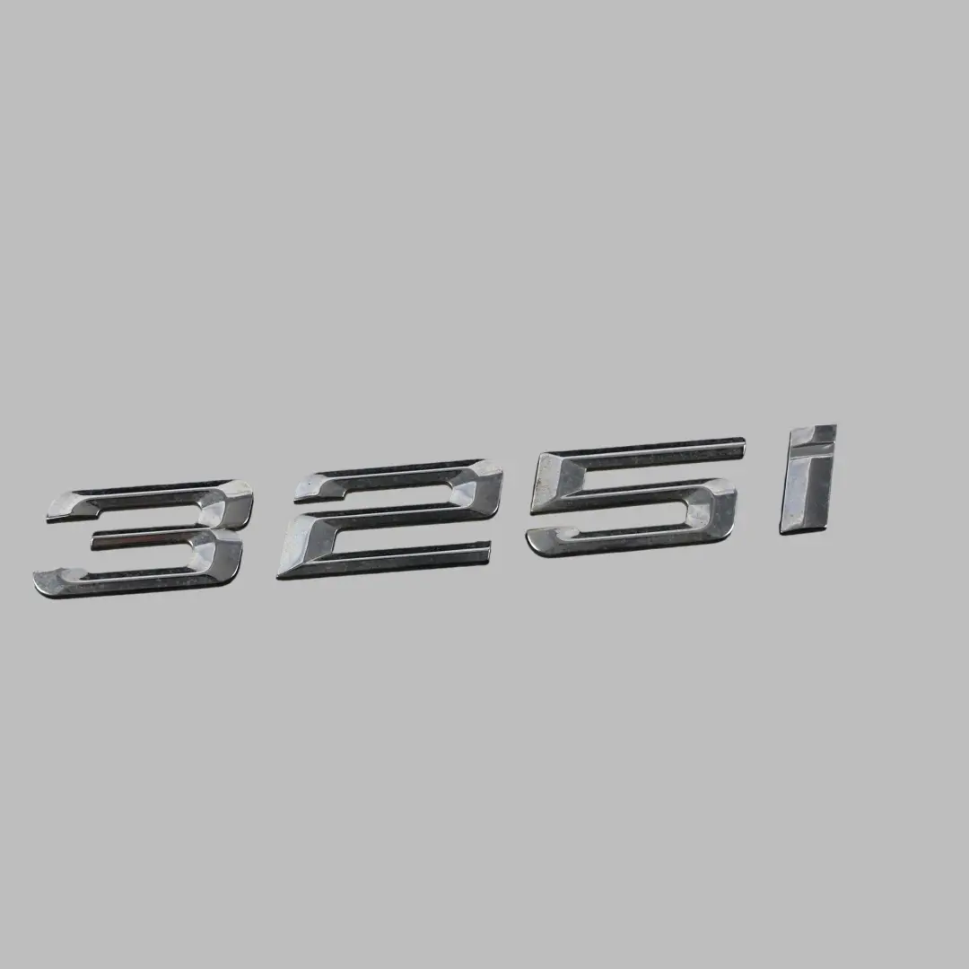 Emblema Insignia Lettering 523I para BMW E60 E61 LCI con número de pieza 7163897 BMW E60 E61 LCI Emblema Insignia Lettering 523I - SKU 7163897 - Número de pieza 7163897
