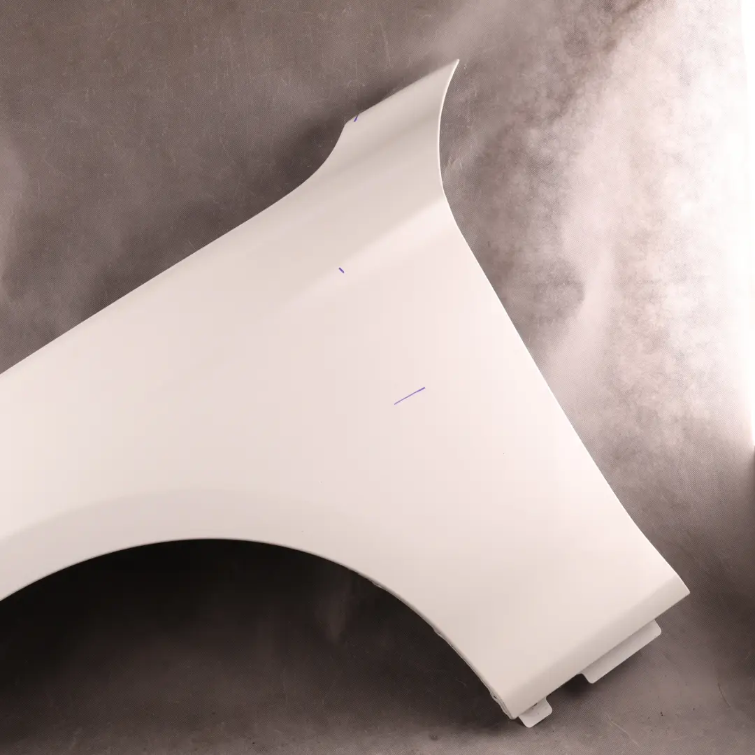 Panneau latéral aile avant gauche Alpinweiss 3 White - 300 pour BMW F20 F21 à propos du numéro de pièce 7284645 BMW F20 F21 Panneau latéral aile avant gauche Alpinweiss 3 White - 300 - SKU 7284645-AW3 - Numéro de pièce 7284645