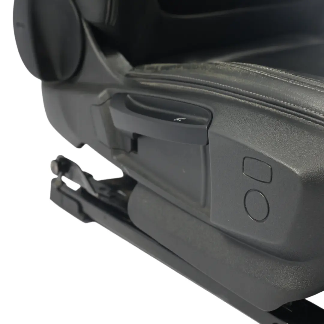 Fotel Przedni Skóra Dakota Czarny Prawy do BMW F40 F45 F46 o numerze 7374856 BMW F40 F45 F46 Fotel Przedni Skóra Dakota Czarny Prawy - SKU 7374856-2 - Numer Części 7374856