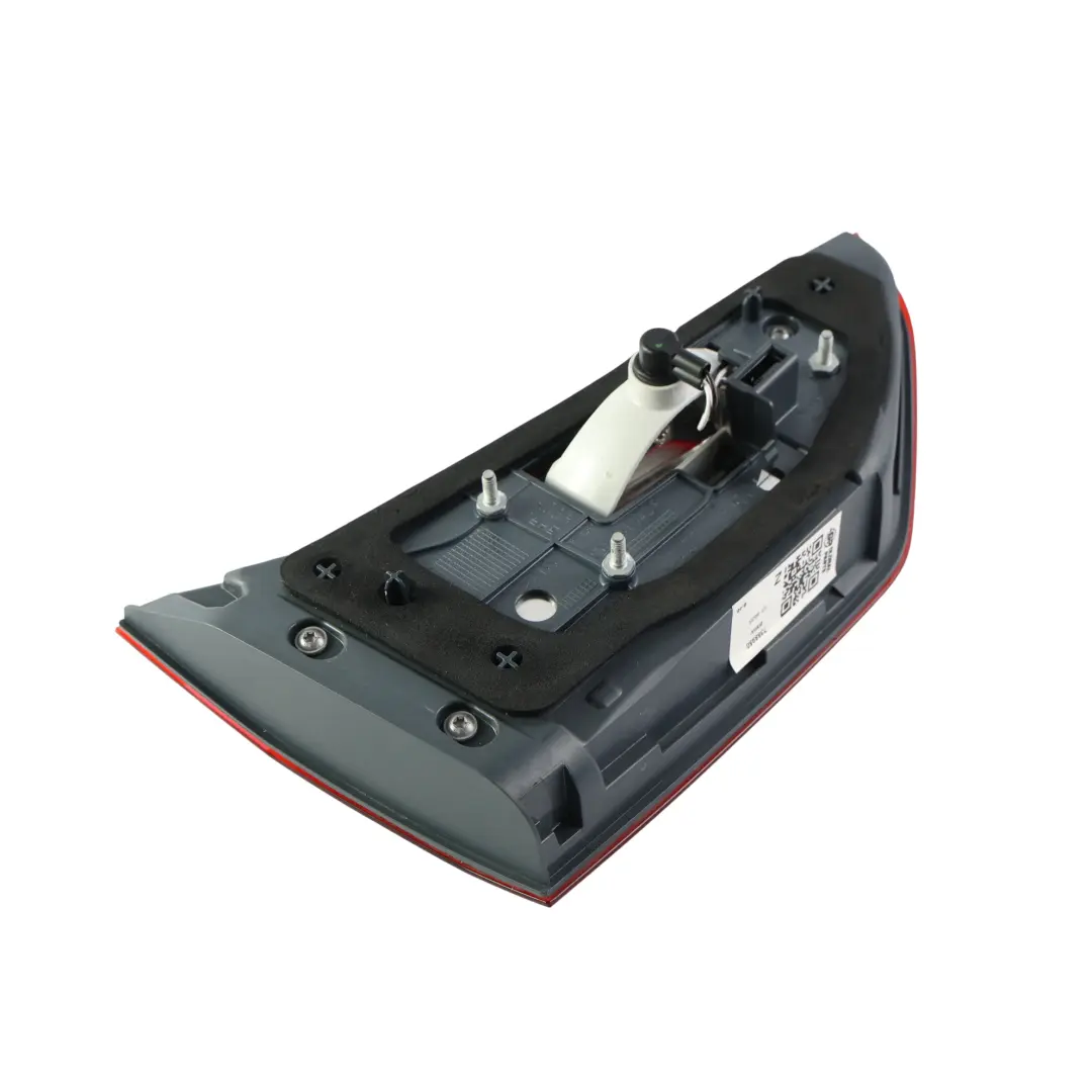 Lampa Tylna W Klapę Bagażnika Prawy Tył do BMW G31 Touring o numerze 7388950 BMW G31 Touring Lampa Tylna W Klapę Bagażnika Prawy Tył - SKU 7388950 - Numer Części 7388950