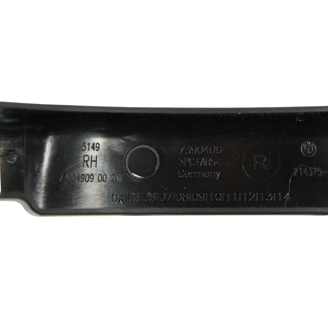 Hinge Trim Cover Panel Right O/S to BMW G31 Rear Tailgate with Part number 7390406 BMW G31 Rear Tailgate Hinge Trim Cover Panel Right O/S - SKU 7390406 - Part number 7390406