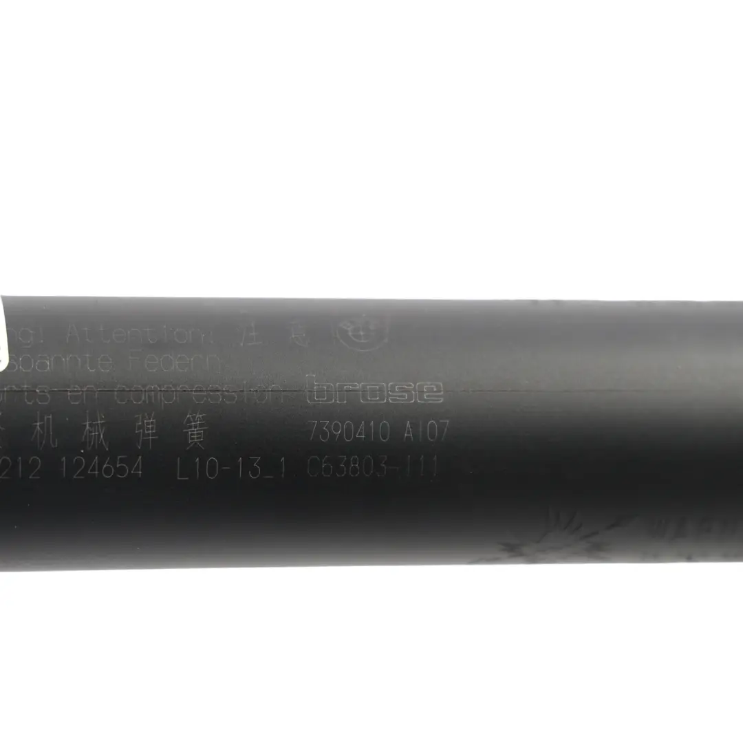 Amortiguador Elevación Portón Trasero Izquierdo Derecho para BMW G31 con número de pieza 7390410 BMW G31 Amortiguador Elevación Portón Trasero Izquierdo Derecho - SKU 7390410 - Número de pieza 7390410