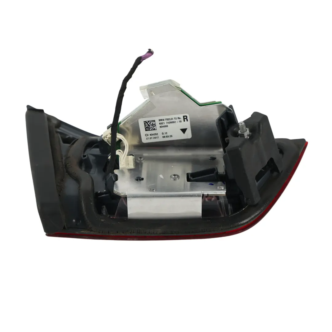 Lampa Tylna W Klapie Bagażnika Prawa do BMW F32 F36 F33 LCI o numerze 7426052 BMW F32 F36 F33 LCI Lampa Tylna W Klapie Bagażnika Prawa - SKU 7426052-1 - Numer Części 7426052